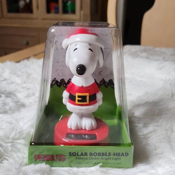 Peanuts Christmas Snoopy solar bobble head - Picture 2 of 3